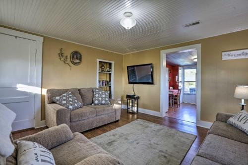 Grannys Country Cottage 10 Mins to Green River! - image 2