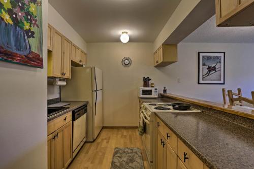 Eat, Sleep, Ski! Rustic Mtn Condo WiFi,TV, HotTub, Fraser (foto 10)
