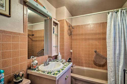 Colorful Bungalow By Pikes Peak and Garden of the Gods - image 7