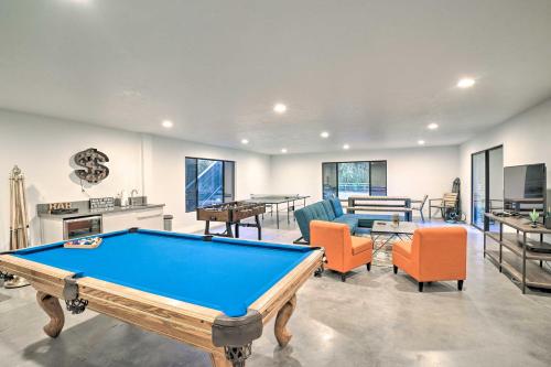 Family Retreat - Private Tennis Court and Game Room