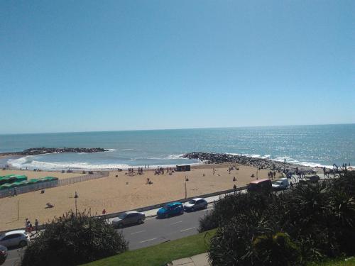 Depto a pocos metros del mar