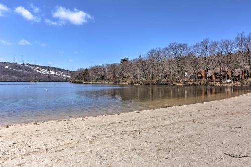 Chic Poconos Retreat Next to Big Boulder Mountain! - image 17
