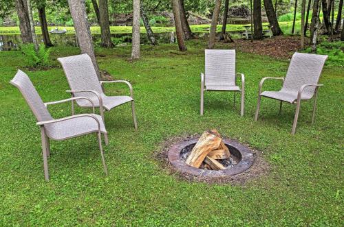 Secluded Birnamwood Cottage w/ Deck & River Views! in Wittenberg (WI)