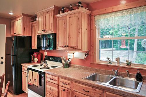 Secluded Birnamwood Cottage w/ Deck & River Views! in Wittenberg (WI)