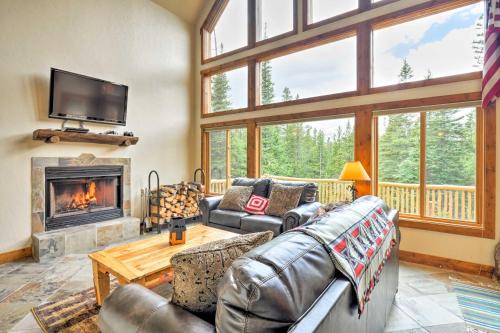 Fairplay Log Cabin with Deck and Incredible Mtn Views! - Fairplay