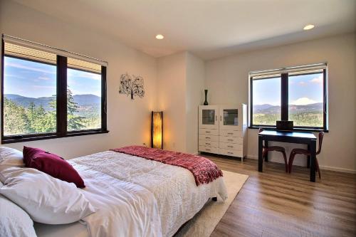 Pahtos Retreat Luxe White Salmon Home with Hot Tub - image 8