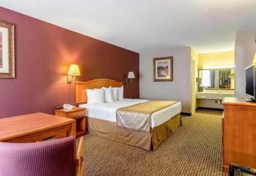 The Parkwood Inn & Suites