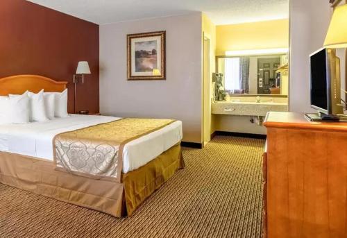 The Parkwood Inn & Suites