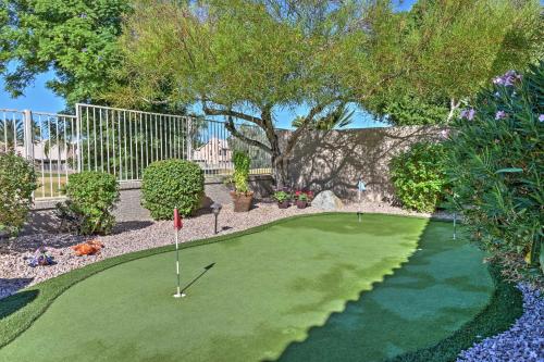 Family Retreat with Putting Green about 6 Mi to Peoria!