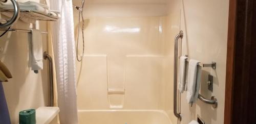 The Parkwood Inn & Suites