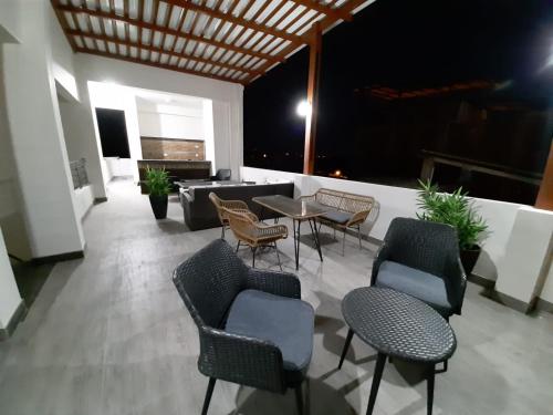 Erkély/terasz, MiniApartamentos GRAN IMPERIAL PREMIUM near Capitán FAP Pedro Canga Rodríguez repülőtér