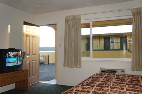 Lake Marina Inn