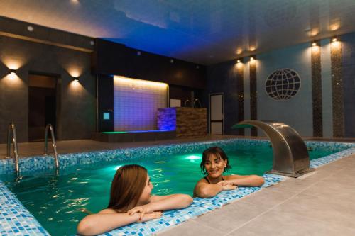 桑拿, 格羅布斯酒店 (Globus Hotel) in 捷爾諾波爾