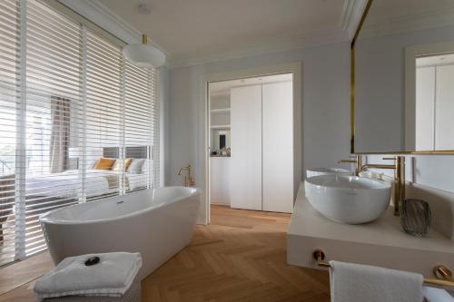 Porto Romano - The Marina Resort