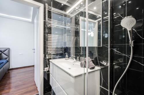 Kiraly 44 Luxury Apartment with free parking - image 14