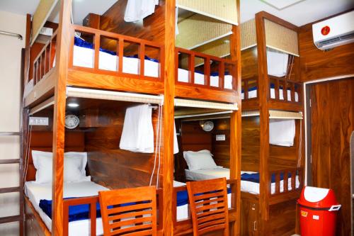Hotel Nest N Rest – Bombay/ Mumbai, KY