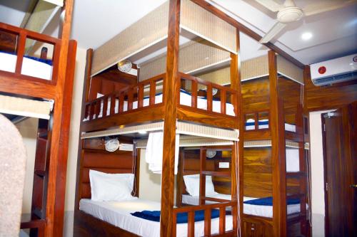Hotel Nest N Rest – Bombay/ Mumbai, KY