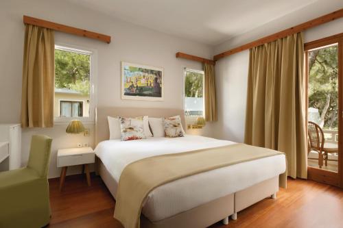 Executive One-Bedroom Junior Suite with Garden View