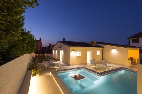 Charming villa Manuela with wonderful pool near the beach