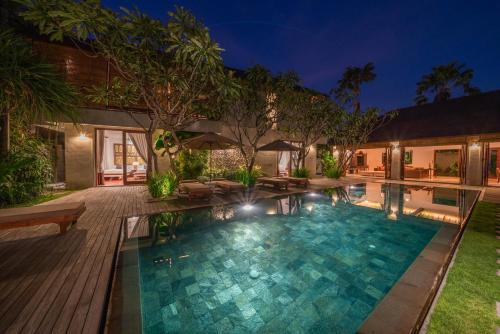 Villa Rubina - Luxury Pool Villa in Batu Belig Next to the Beach! Bali