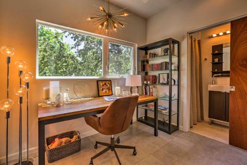Modern Austin House with Deck and Yard Near Attractions - image 2
