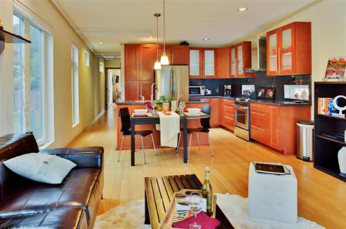 Sleek Modern Sedona Home with Rock Views and Hot Tub!