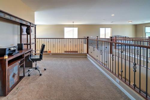 Chic Maricopa Golf Course Escape with Outdoor Oasis! - image 7