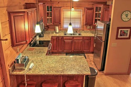 Ski-In and Ski-Out Snowshoe Townhome with Deck and Hot Tub - image 6