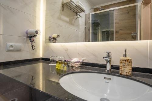 Boomerang Boutique Hotel - image 13