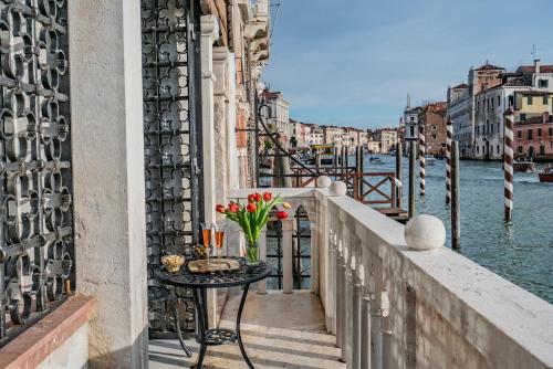 La Loggia Grand Canal - image 14