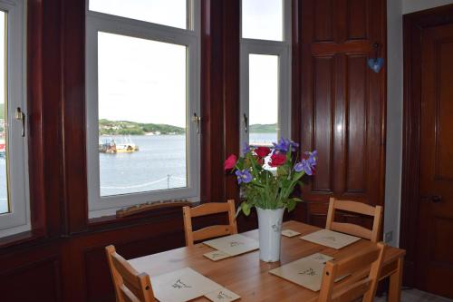 Period Flat Overlooking The Harbour