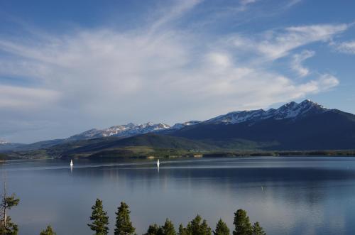 Scenic Dillon Condo with Hot Tub and Mountain Views!