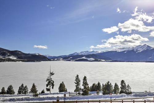 Scenic Dillon Condo with Hot Tub and Mountain Views!