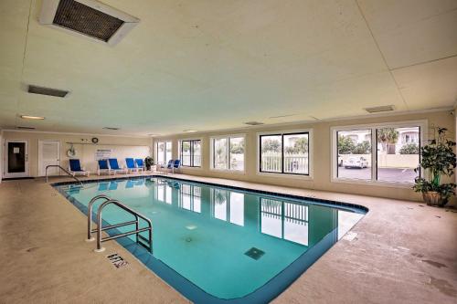 St Augustine Beach Condo with Patio and Pool Access!