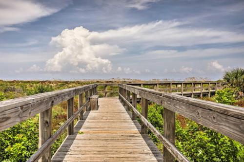 St Augustine Beach Condo with Patio and Pool Access!