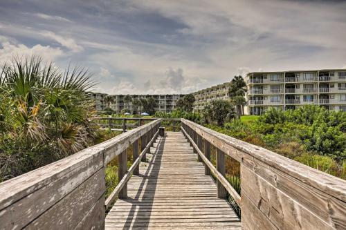 St Augustine Beach Condo with Patio and Pool Access!