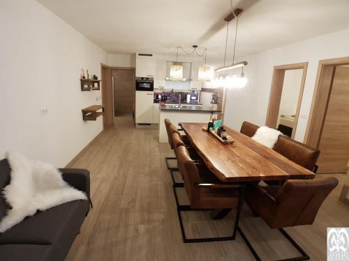 DAVID SUITEN - image 8