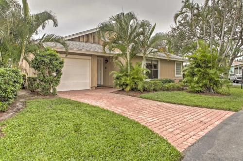 Sand Dollar Island Home - Walk to Beach and Pool! Jensen Beach