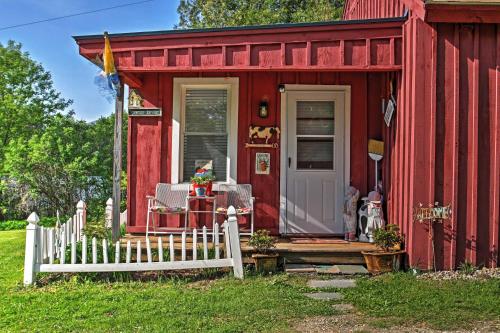 Repurposed Manchester Barn Close to Town and Skiing! - image 8