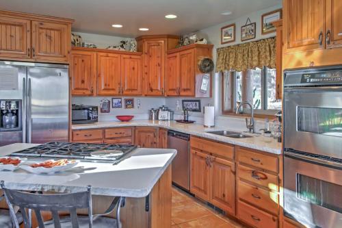 Rustic Cabin with Decks, Alpine Views and Pool Table!, Flagstaff (zdjęcie 10)