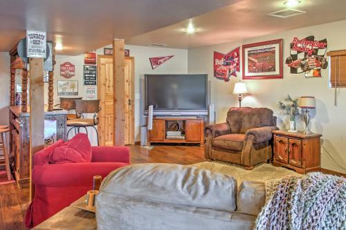 Rustic Cabin with Decks, Alpine Views and Pool Table!, Flagstaff (zdjęcie 7)