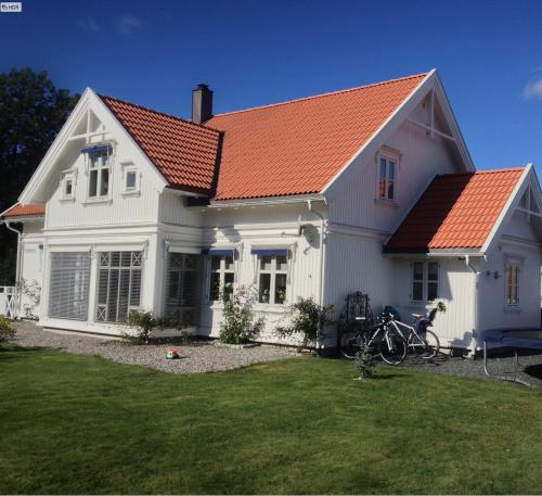 Fredrikstad luxury wooden villa in Norwegian archipelago