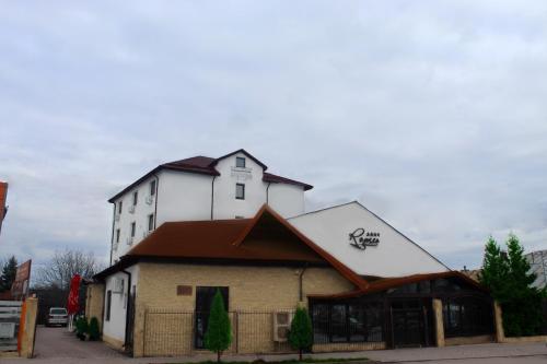 Pensiunea Romeo Resort - image 5
