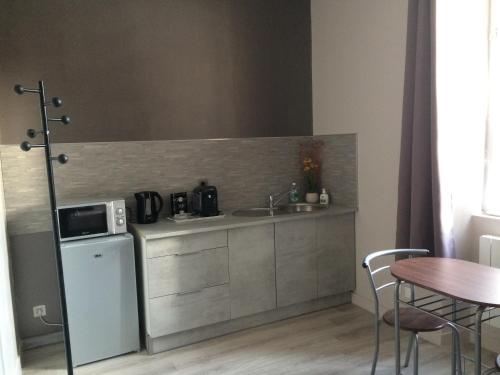 STUDIO proche gare avec kitchenette et wifi - porte rouge