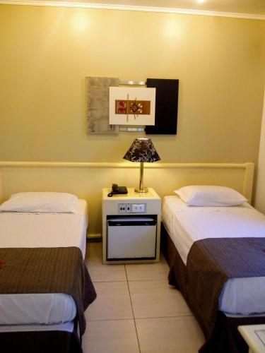 2 twin beds