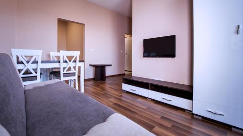 2 bedrooms, 3 beds