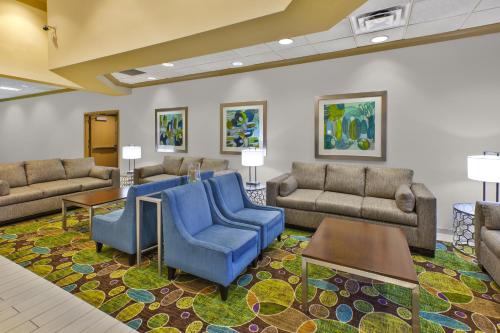 ทัศนียภาพภายนอกโรงแรม, Holiday Inn & Suites Bolingbrook By IHG in โบว์ลิงบรูค (IL)