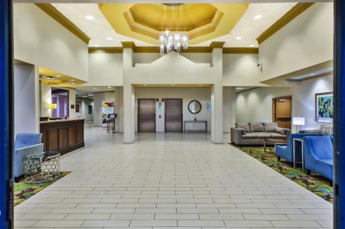 外部景觀, Holiday Inn & Suites Bolingbrook by IHG  in 波林布魯克