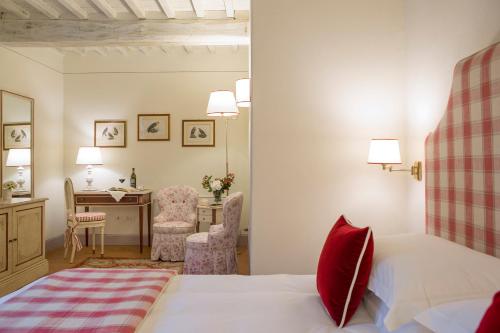 Podere Brizio Podere Brizio is conveniently located in the popular Montalcino area. The property has everything you need for a comfortable stay. Service-minded staff will welcome and guide you at Podere Brizio. Eac