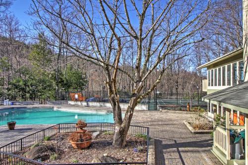 Quaint Home with Pool Access - 3 Miles to Downtown!